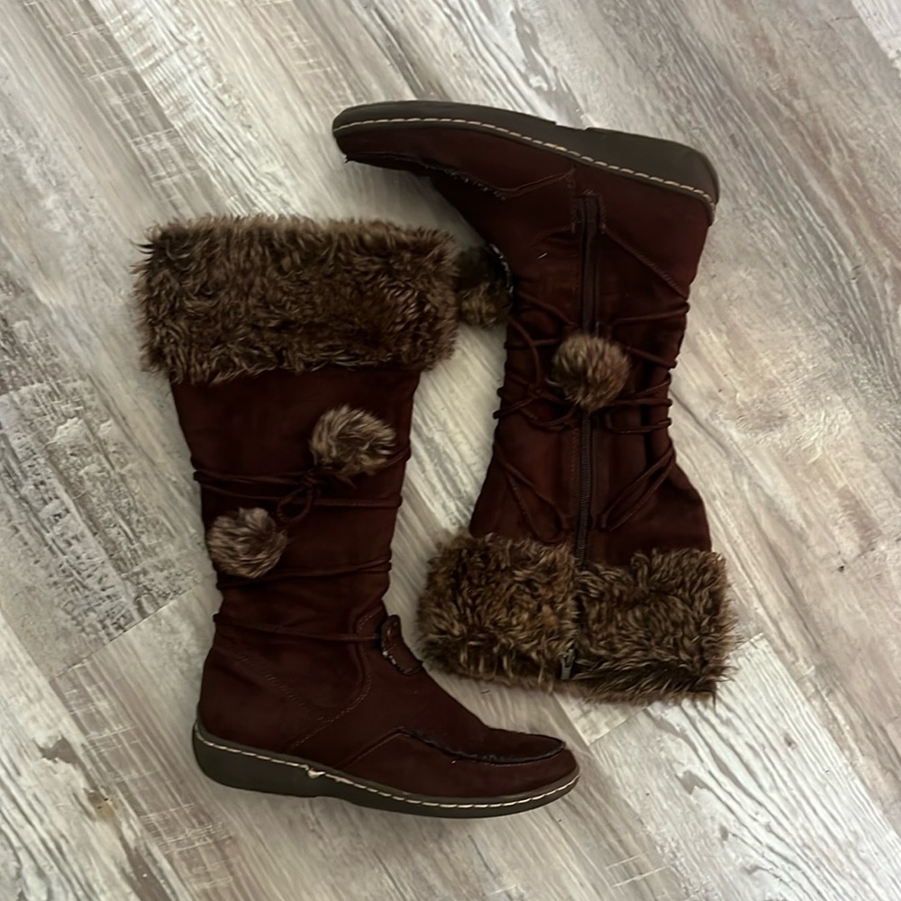 Women’s Brown suede moccasin boots, size 9